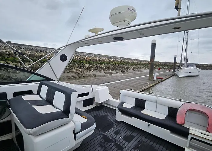Barco Gold Prestige Marina Parque Nacoes Lisboa