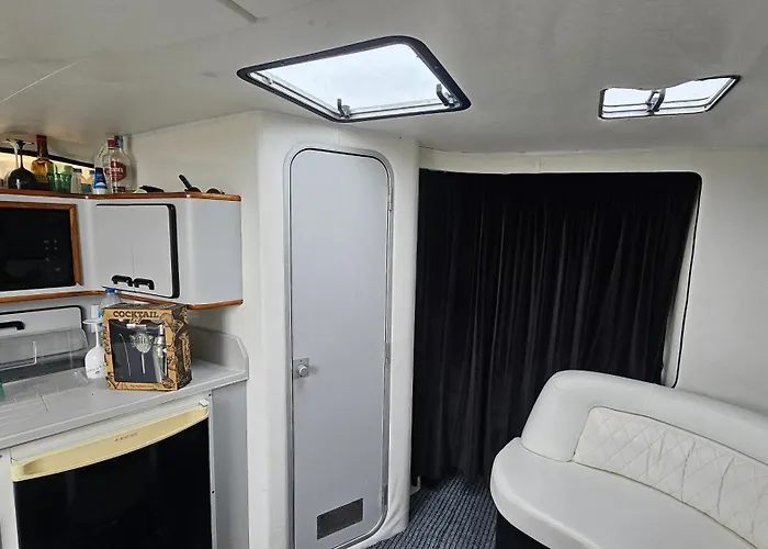 Barco Gold Prestige Marina Parque Nacoes