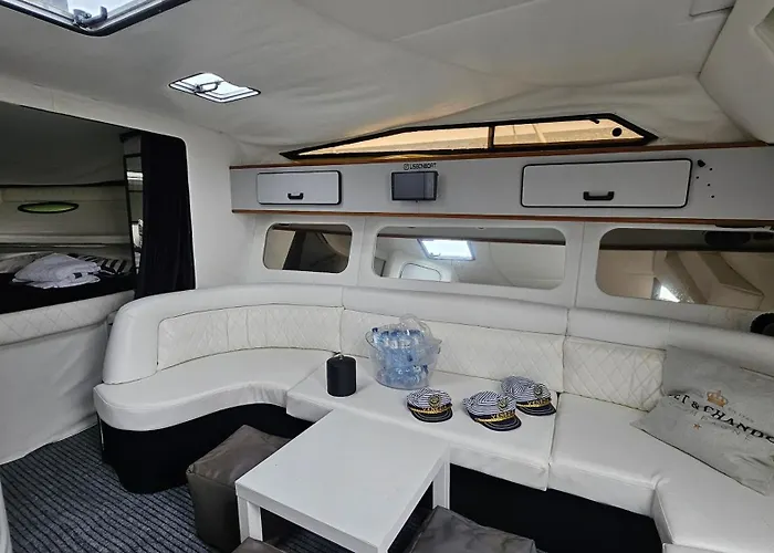 Barco Gold Prestige Marina Parque Nacoes Bådhotel Lisboa