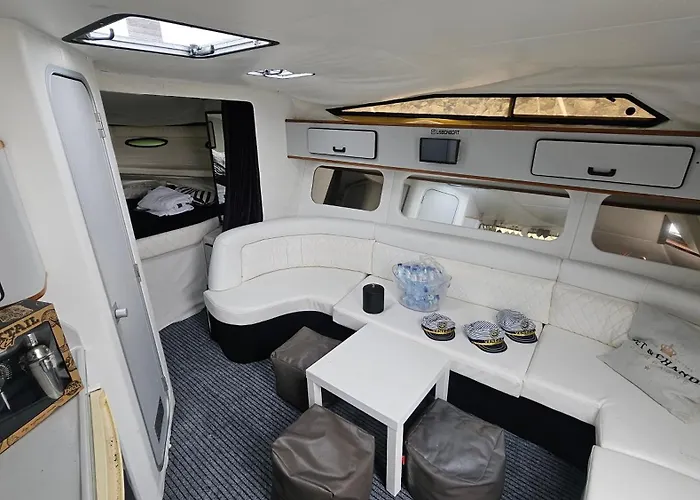 Barco Gold Prestige Marina Parque Nacoes Lisboa
