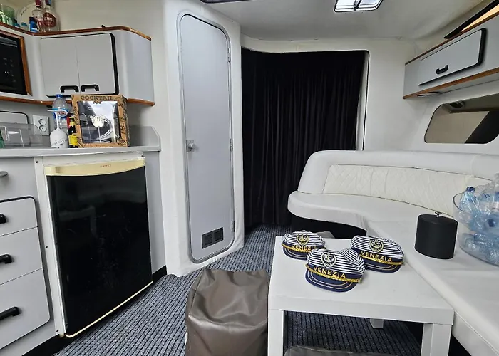 Barco Gold Prestige Marina Parque Nacoes