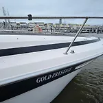 Barco Gold Prestige Marina Parque Nacoes بوتيل