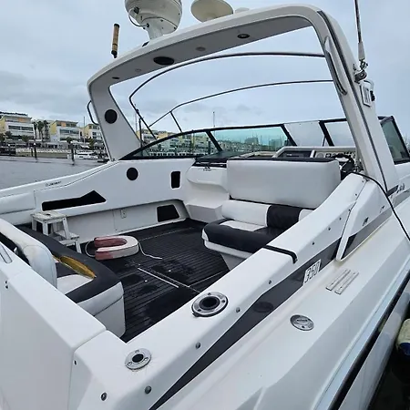 Barco Gold Prestige Marina Parque Nacoes Botel Lisbona