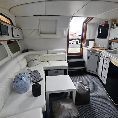 Barco Gold Prestige Marina Parque Nacoes Lisboa