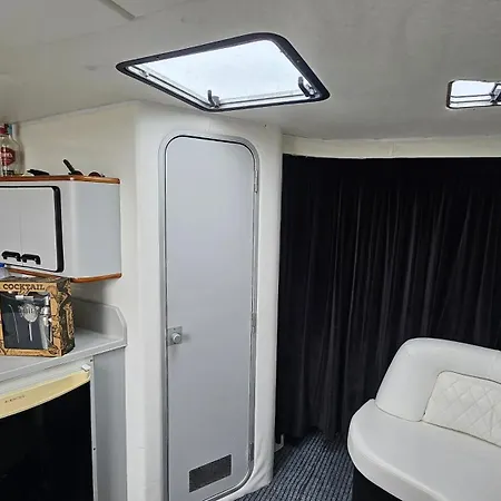 Barco Gold Prestige Marina Parque Nacoes