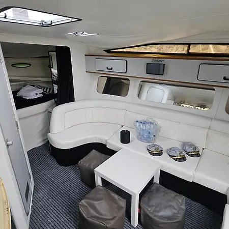 Barco Gold Prestige Marina Parque Nacoes Lisboa
