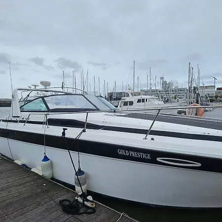 Barco Gold Prestige Marina Parque Nacoes Bådhotel