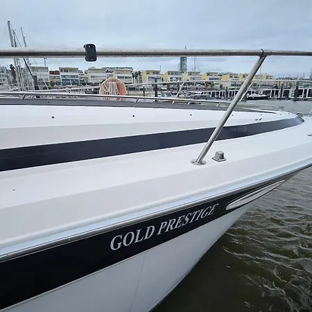 Barco Gold Prestige Marina Parque Nacoes Bådhotel