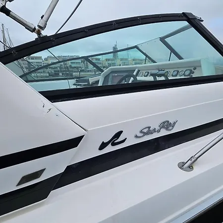 Barco Gold Prestige Marina Parque Nacoes Bådhotel
