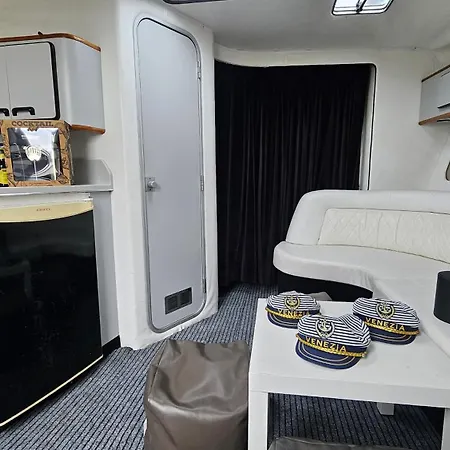 Barco Gold Prestige Marina Parque Nacoes