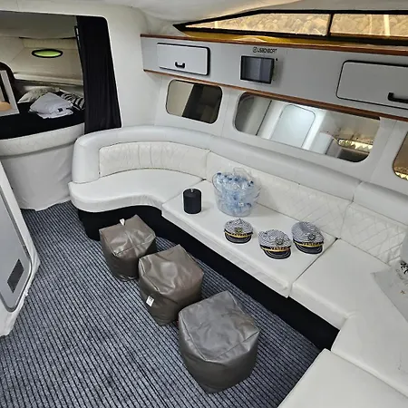 Barco Gold Prestige Marina Parque Nacoes Lisboa
