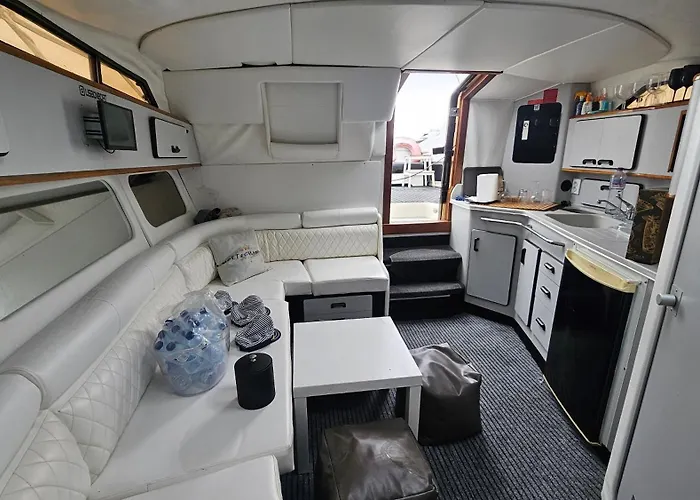 Barco Gold Prestige Marina Parque Nacoes Lisbon